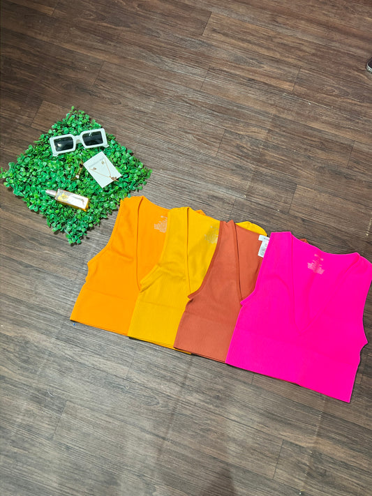 SEAMLESS V NECK CROPTOP