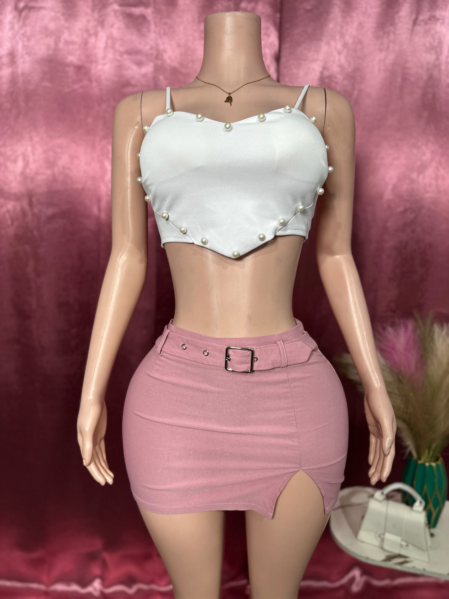 BELTED MINI SKIRT W/ SIDE SLIT