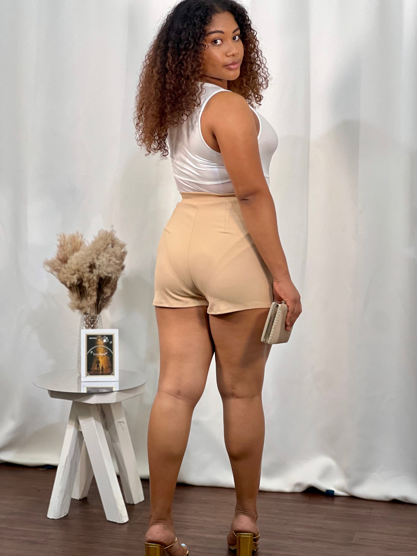 BACK TO THE BASICS ELASTIC WAIST SHORTS